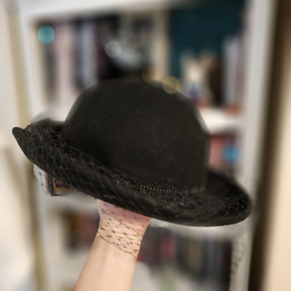 Essence Hat Net Veiled Wool Felt Black Bowler Hat